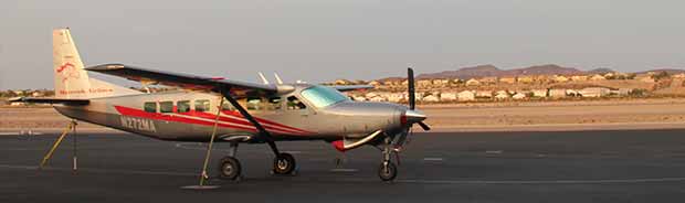 Ett flygplan redo att lyfta och flyga från Las Vegas till Grand Canyon.